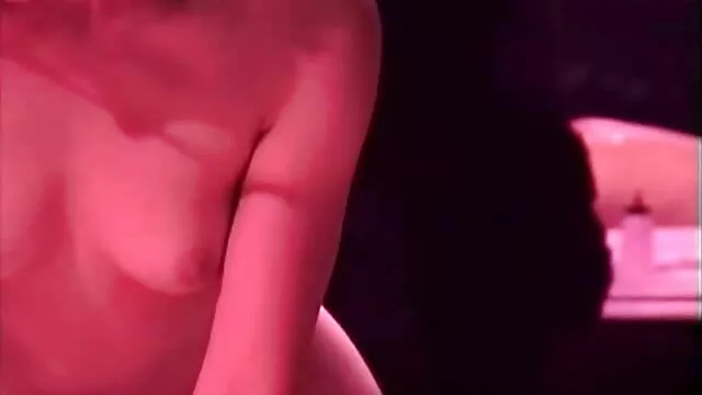 ¡Perforame videos de cojiendo a mi mama más profundo!