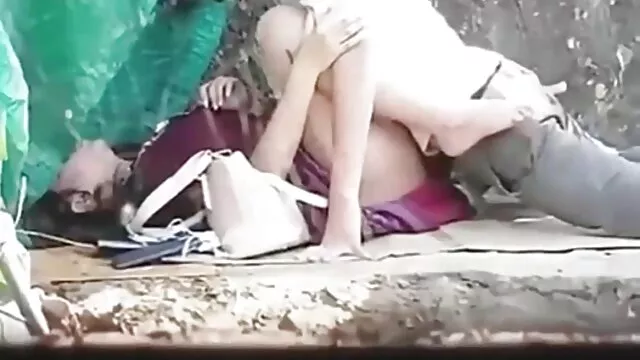 Lesbianas sensuales románticas cojiendo a mama en la ducha