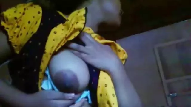 Hermoso trío hijo cojiendose a su mama con jóvenes bellezas