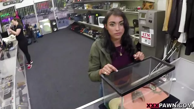 Puta rusa madre con hijo cojiendo recibe mucho creampie