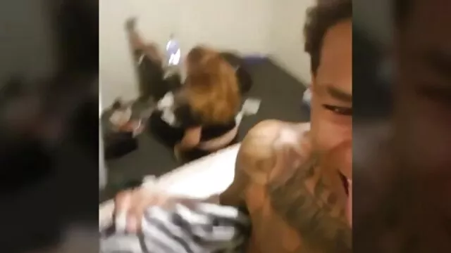 No con palabras, asi que con dinero madre cojiendo al hijo