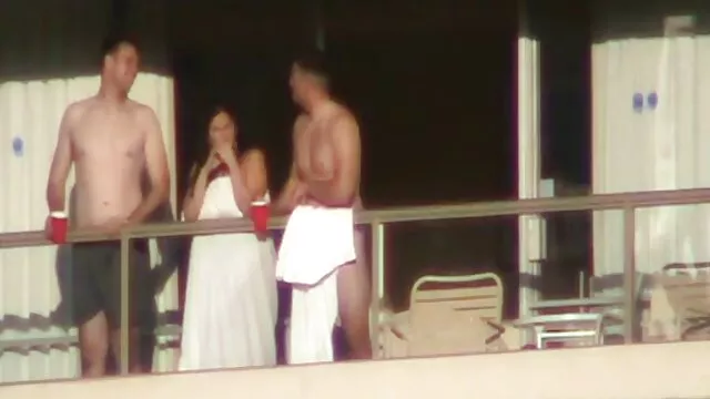 Puse madres que se cojen a sus hijos una pelirroja en el pene