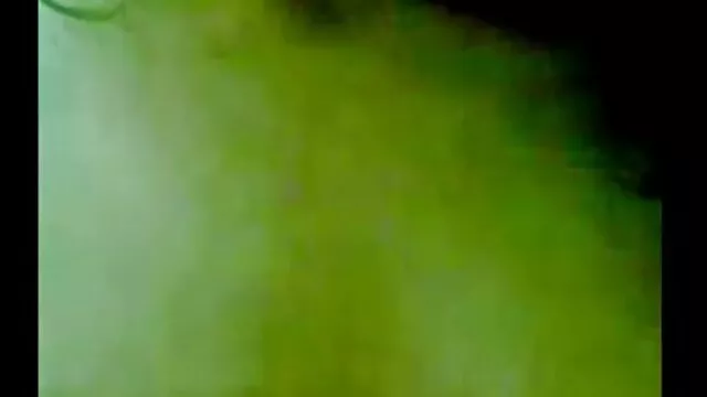 Porno en el sofá con una chica mamas e hijos cojiendo muy guapa