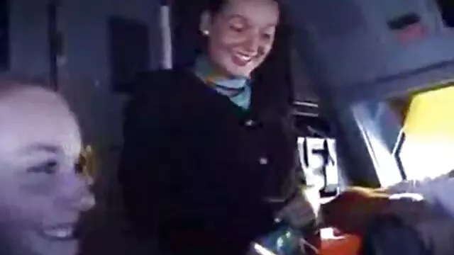 Sexo en público me follo a mi madre dormida en la calle junto a la carretera
