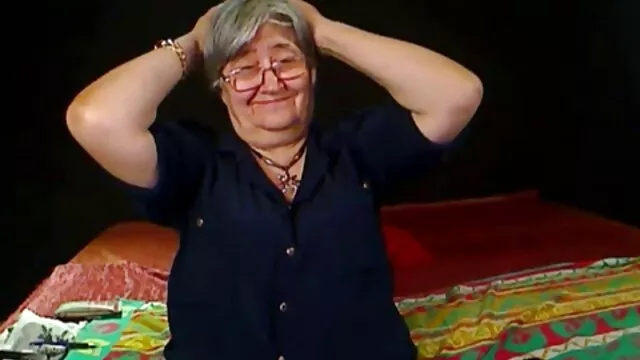 Puta rusa se metió en la polla de su querido amigo cojiendo conmama