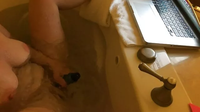 Chica rusa folla con su mamacojiendo novio por la mañana