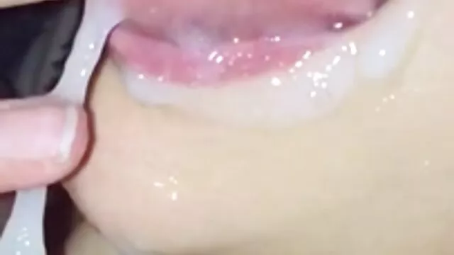 Belleza con cara linda se folla al cáncer en la cama hijo cogiendo a mama