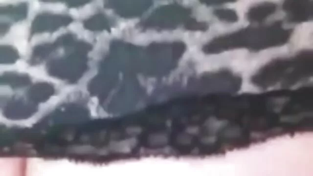 Lesbianas mama cojiendo asu hijo chupando leche