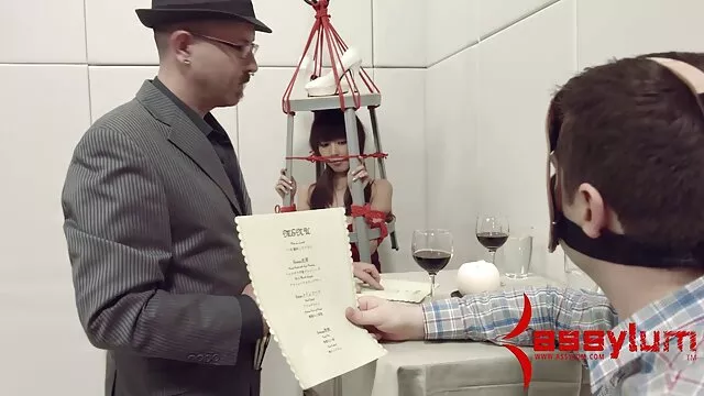 Lesbianas en el madre cogiendo a su hijo bosque
