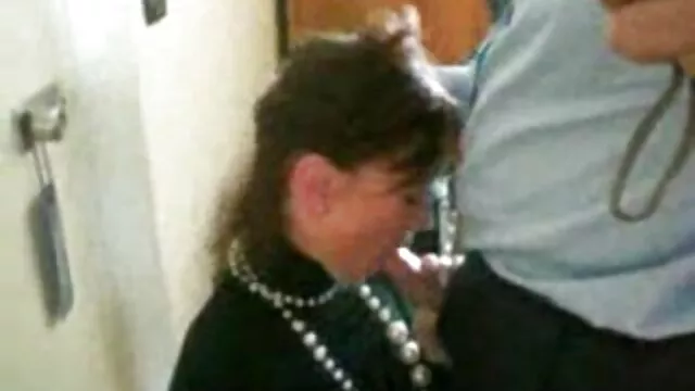 Linda asiática se corre con videos de madres cojiendo con hijos un amigo ruso