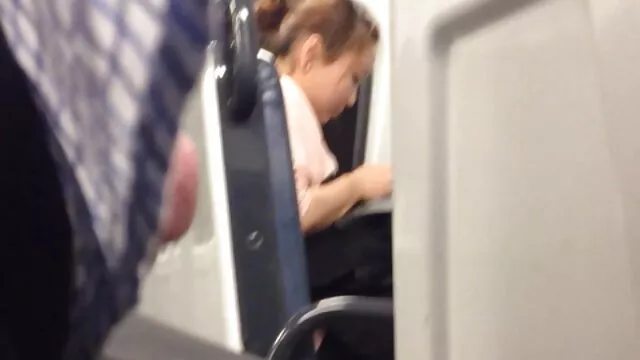 Rubia mama borracha se folla a su hijo sexy se corre mientras se masturba