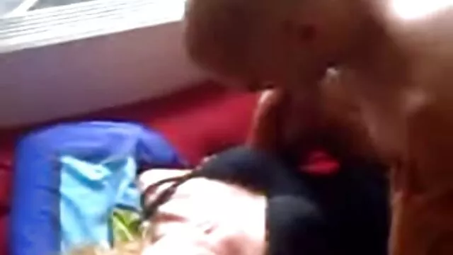Chica sexy se divierte con videos madres cojiendo con hijos su novio