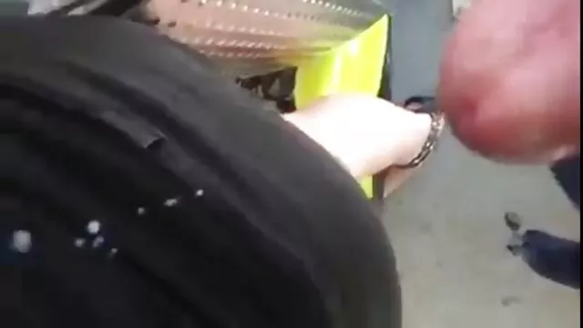 Belleza jugosa se entregó para ser follada madre e hijo cogiendo en anal