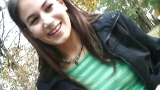 Anal en la mama y hija cojen oficina