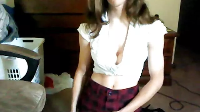 Follada más fuerte mamas cojiendo con sus hijas en el coño de una apetitosa rubia