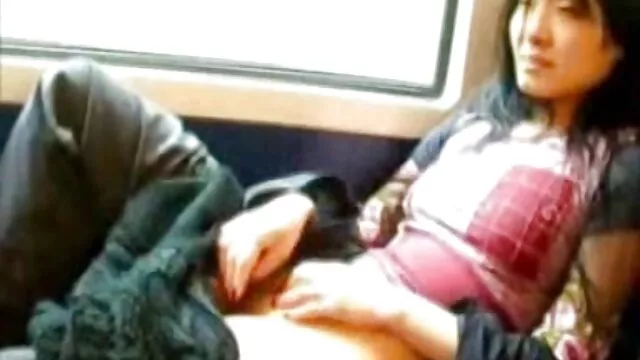 Latina tetona se hijo culiando a su mama masturba en el baño