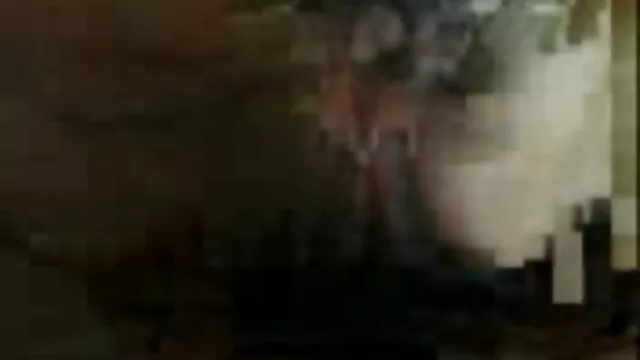 Trío madre borracha se folla a su hijo con lesbianas guays