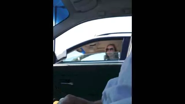Rubia estira magníficos cojiendo conmimama agujeros en falos