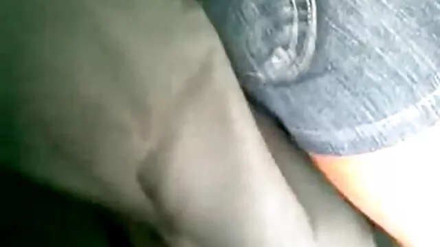 Una pandilla de negros en una mamacojida multitud de follada a una chica blanca
