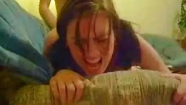 Levantando su pierna follada gimnasta en un jugoso se coge a la mama del amigo coño
