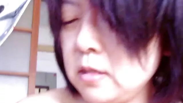 Sexo apasionado con una mami de mamas cojiendo con hijos silicona