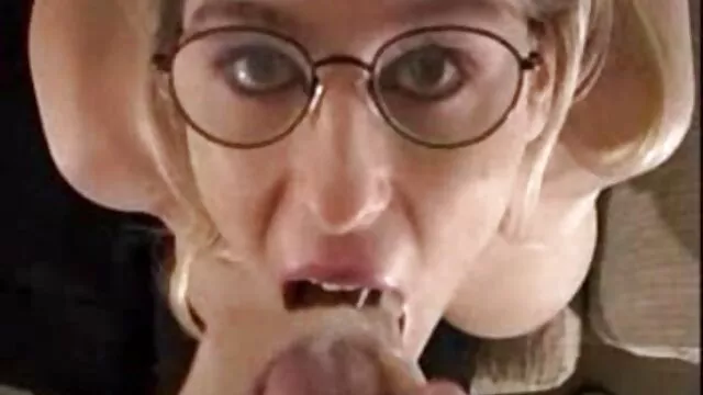 El dueño de un pene culiando a mi madre dormida grueso se folla a dos chicas por el coño