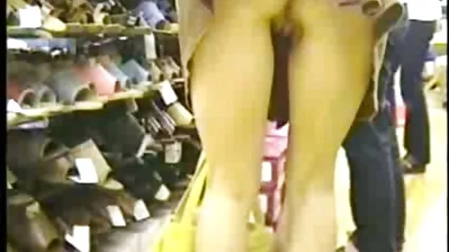 La rubia deja entrar la polla de su jefe por el cojiendo con mi madre dormida agujero