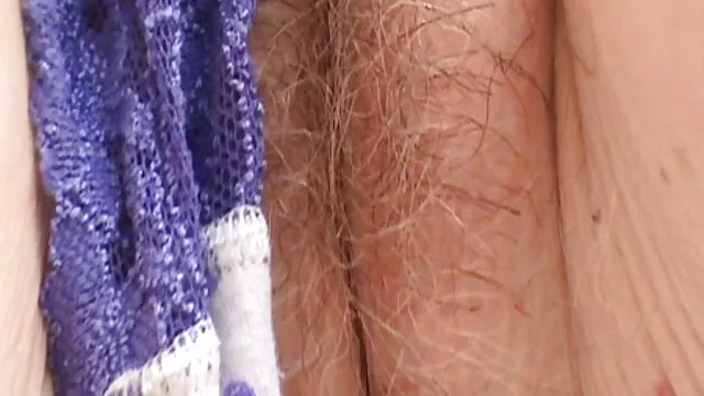 Modelo apetitosa follada cojiendo mama y hijo por el culo a un semental ruso